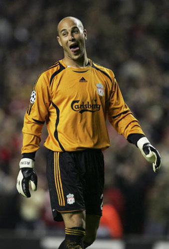 吉拉西多特生涯欧冠已打入15球，队史仅次于罗伊斯和莱万（吉拉西欧冠为多特已斩获15球，队史仅逊罗伊斯与莱万）