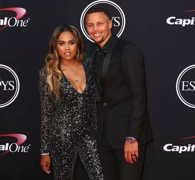 实现中超三连冠、队史第4冠，海港官方社媒发文庆祝（海港三连霸中超、收获队史第4冠，官方社媒发文庆贺）