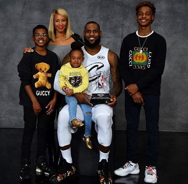 美加墨世界杯种子队确定：东道主以及六支前冠军在列（美加墨世界杯种子队出炉：东道主携六大前冠军入围）