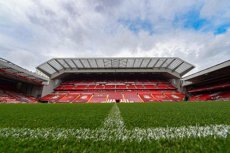 半场战报：米兰0-0拉齐奥，迈尼昂献神扑，红黑军团0射正（半场战况：米兰0-0拉齐奥，迈尼昂神勇救险，红黑军团零射正）