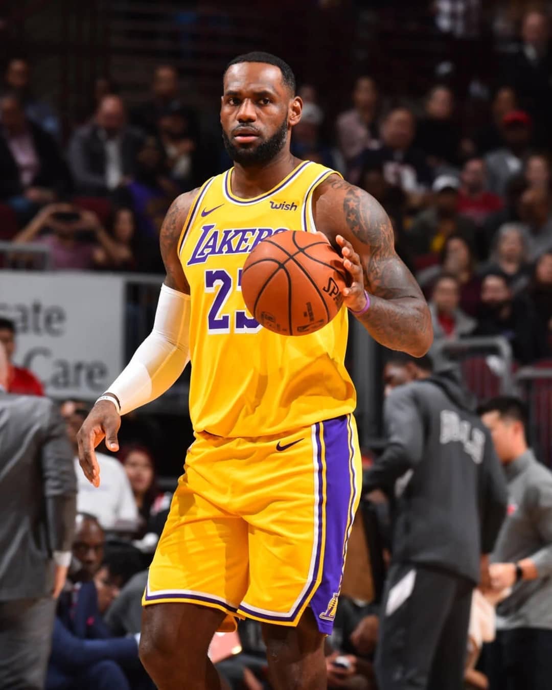 斯普利特：我们正在练习不同的防守策略，大家精神状态都很好（斯普利特：多套防守方案同步演练，球队士气正佳）