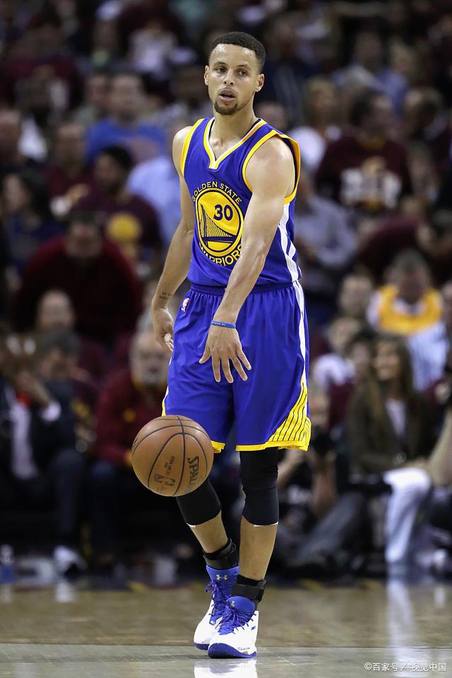 NBA球员合同更新及薪资排名（NBA球员最新合同与薪资榜单）