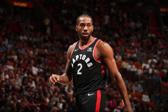 芒特的第一时间处理球是真帅！（芒特瞬间出球，帅气拉满！）